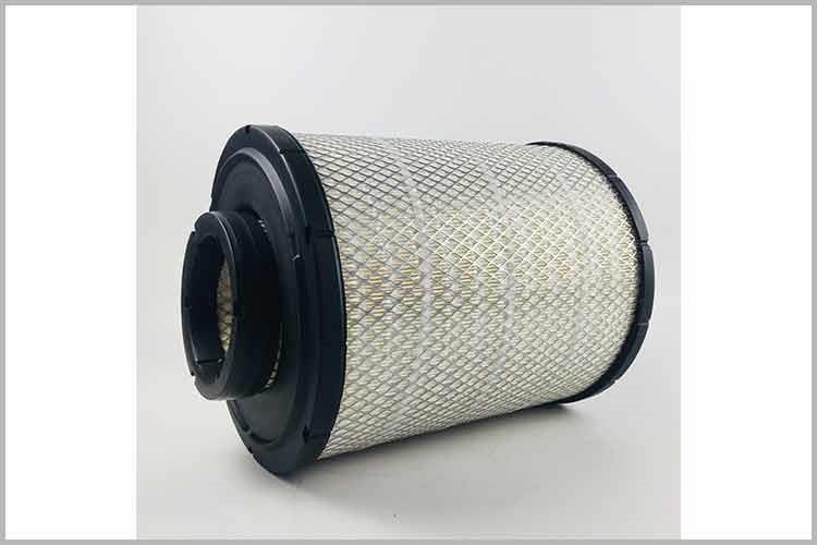在轿车乐鱼·体育-乐鱼（中国）一站式服务官方网站
使用中，当滤芯上附着的尘逐渐增多时，发动机的进气阻力也随之增大